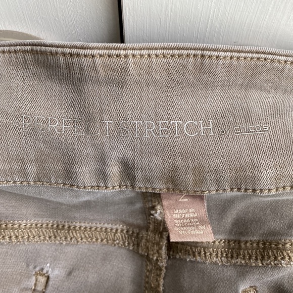 Women’s Pants - Picture 2 of 3